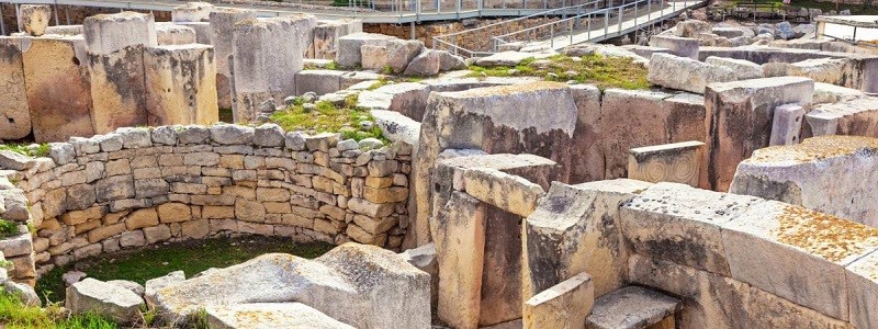 Храм Хаджар Им и шоу Наследие Камня